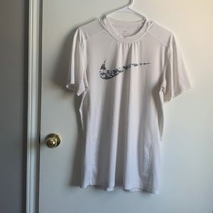 Men’s Nike dry fit. Size M